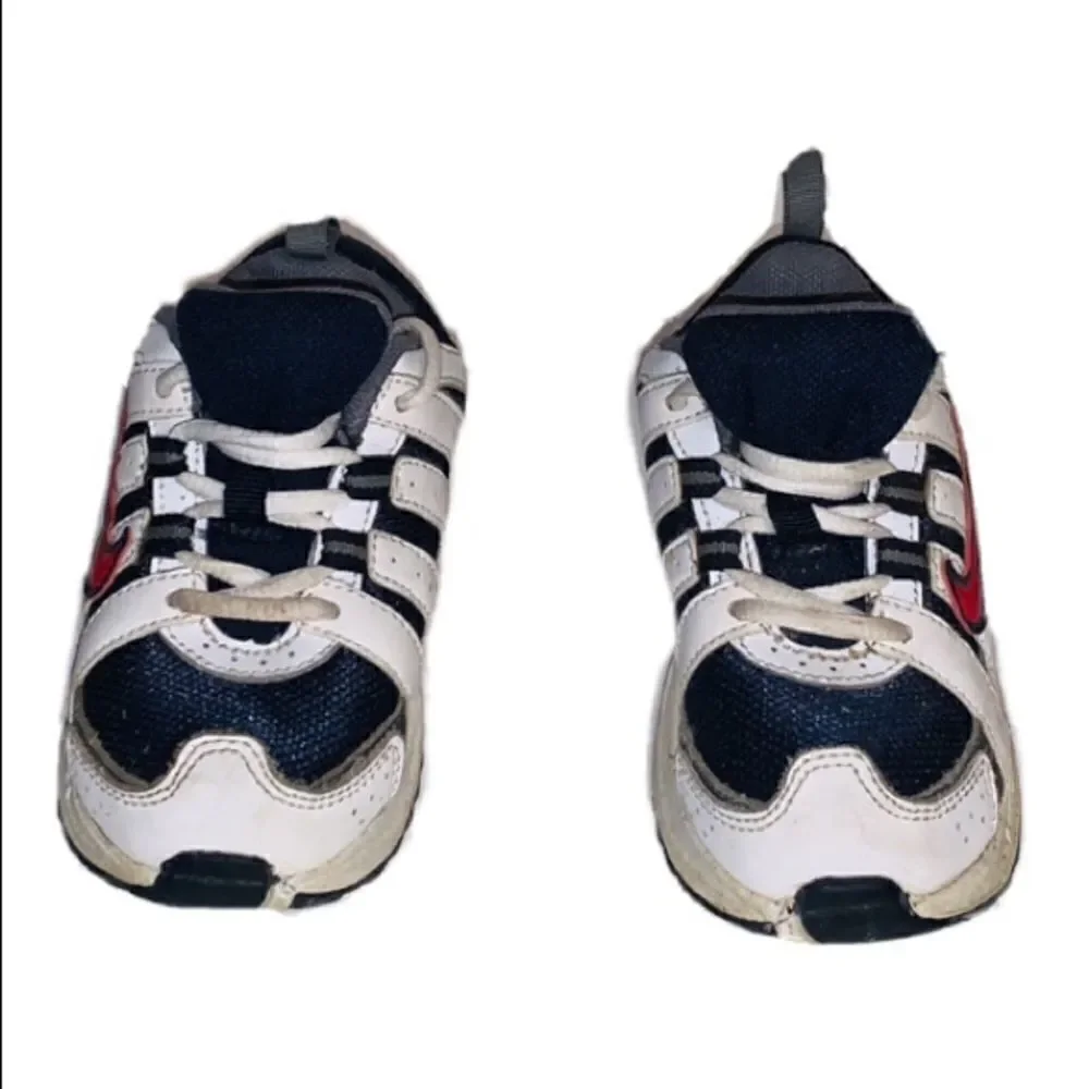 Boys Nike Advantage Runner shoes size 7c